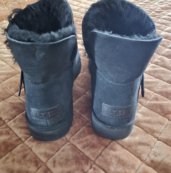UGG Black Buckle Ankle Boots Shearling Lined Moto Style Size 7.5 - Picture 4 of 8